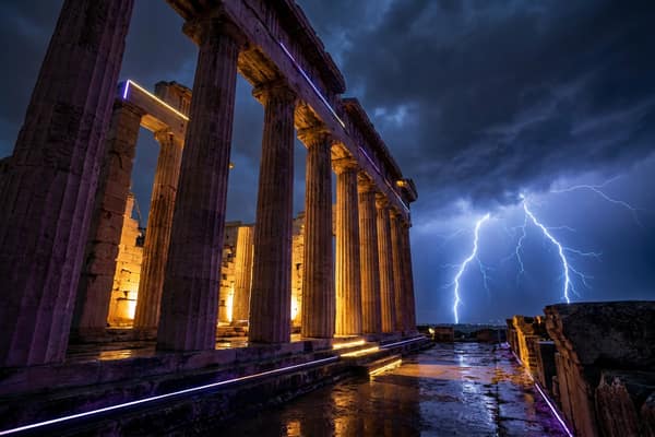 Слот Gates of Olympus молнии и колонны